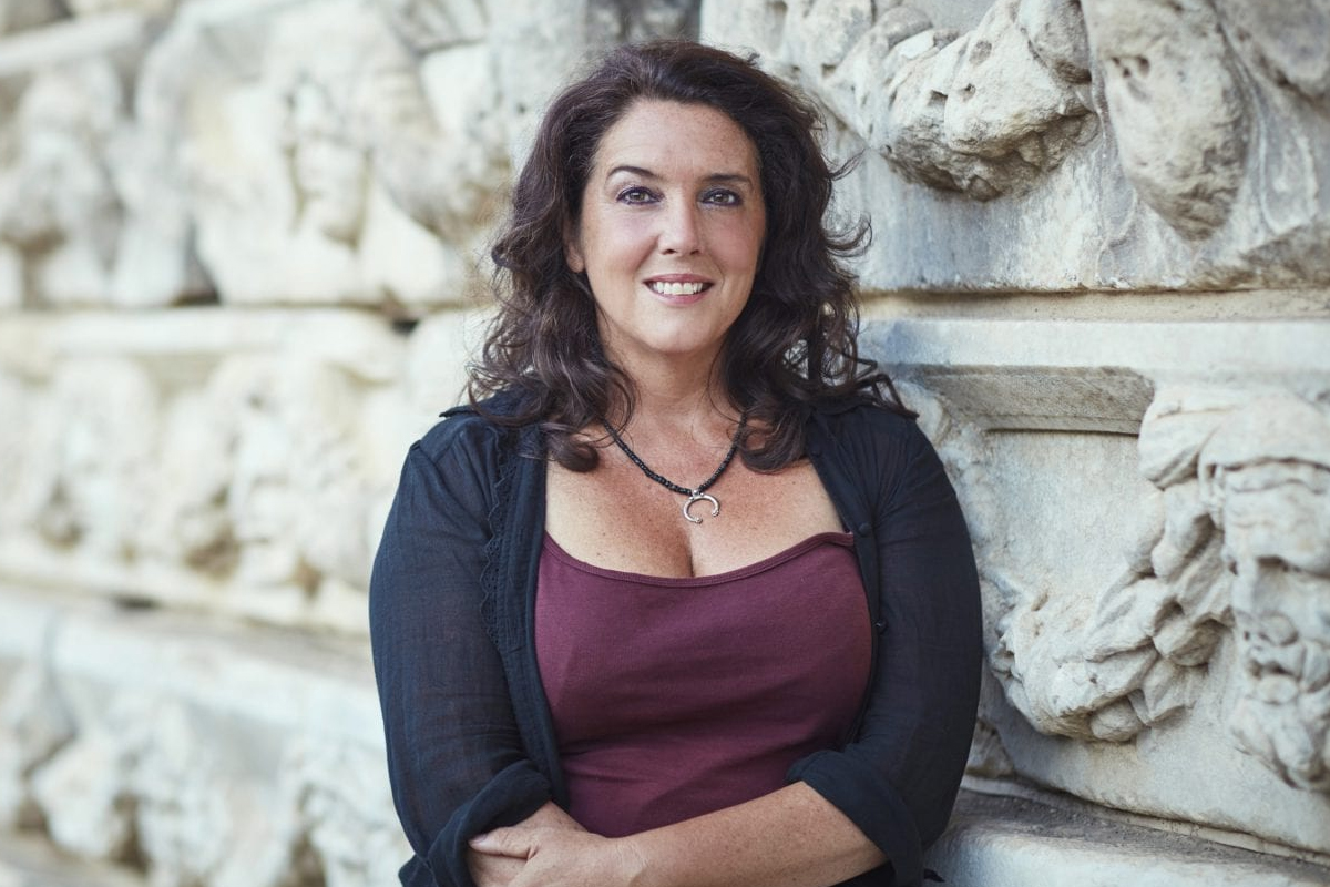 A Greek Odyssey with Bettany Hughes | Starts tonight at 9pm | There's  nothing like a little rest and relaxation in one of Greece's mineral rich  volcanic hot springs. 🛀💦🧖 #GreekOdyssey | By Channel 5Facebook